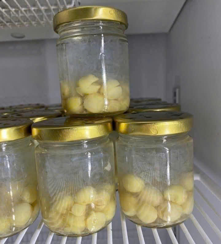 Nước yến hũ chưng sẵn với hạt sen chính gốc từ xứ Huế